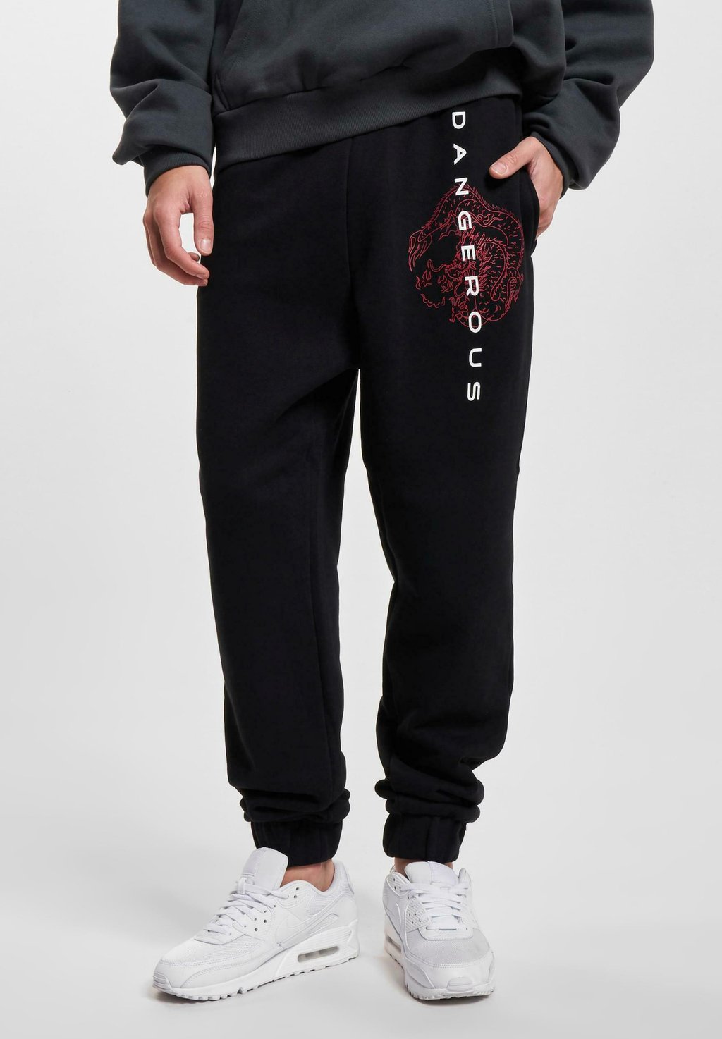 Спортивные штаны SHARP JOGGING Dangerous DNGRS, черный
Спортивные штаны SHARP JOGGING Dangerous DNGRS, черный