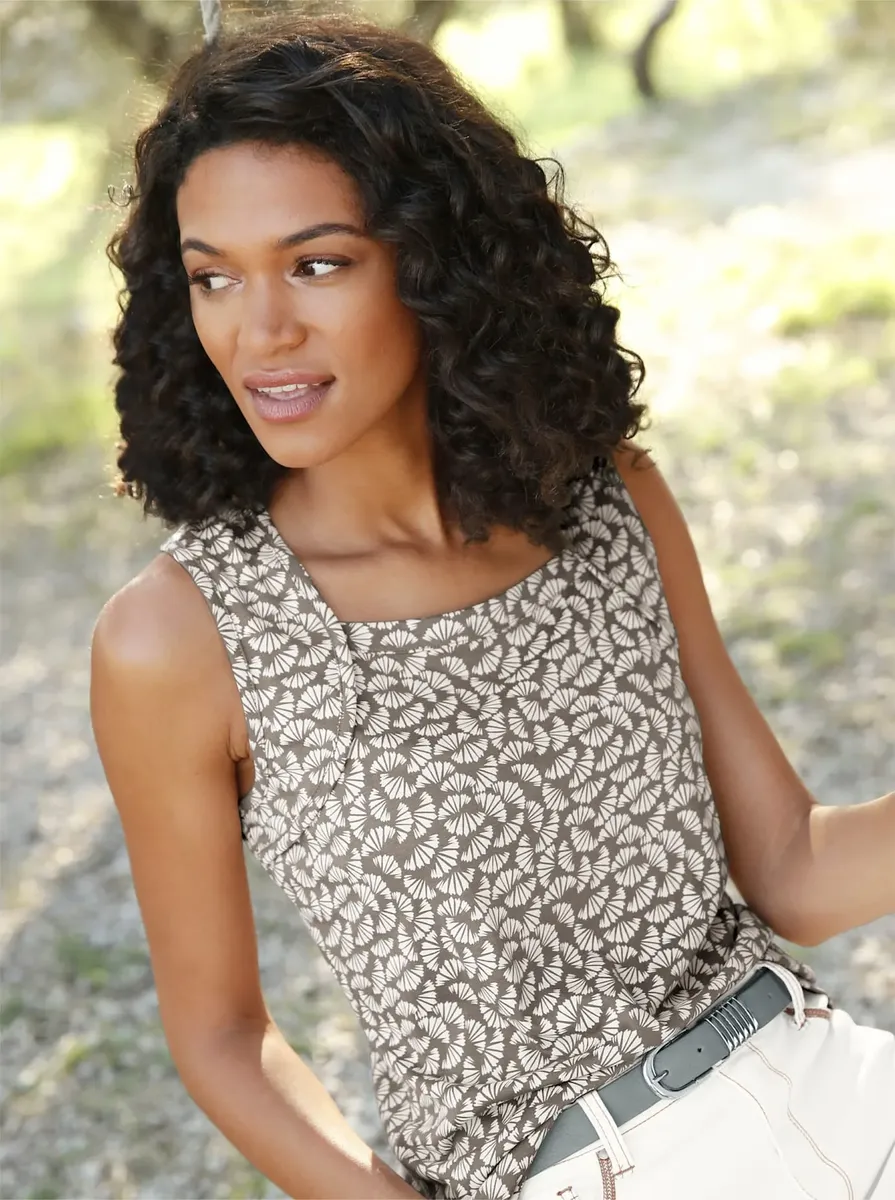 Майка в стиле кэжуал Casual Looks, бежевый
Майка в стиле кэжуал Casual Looks, бежевый