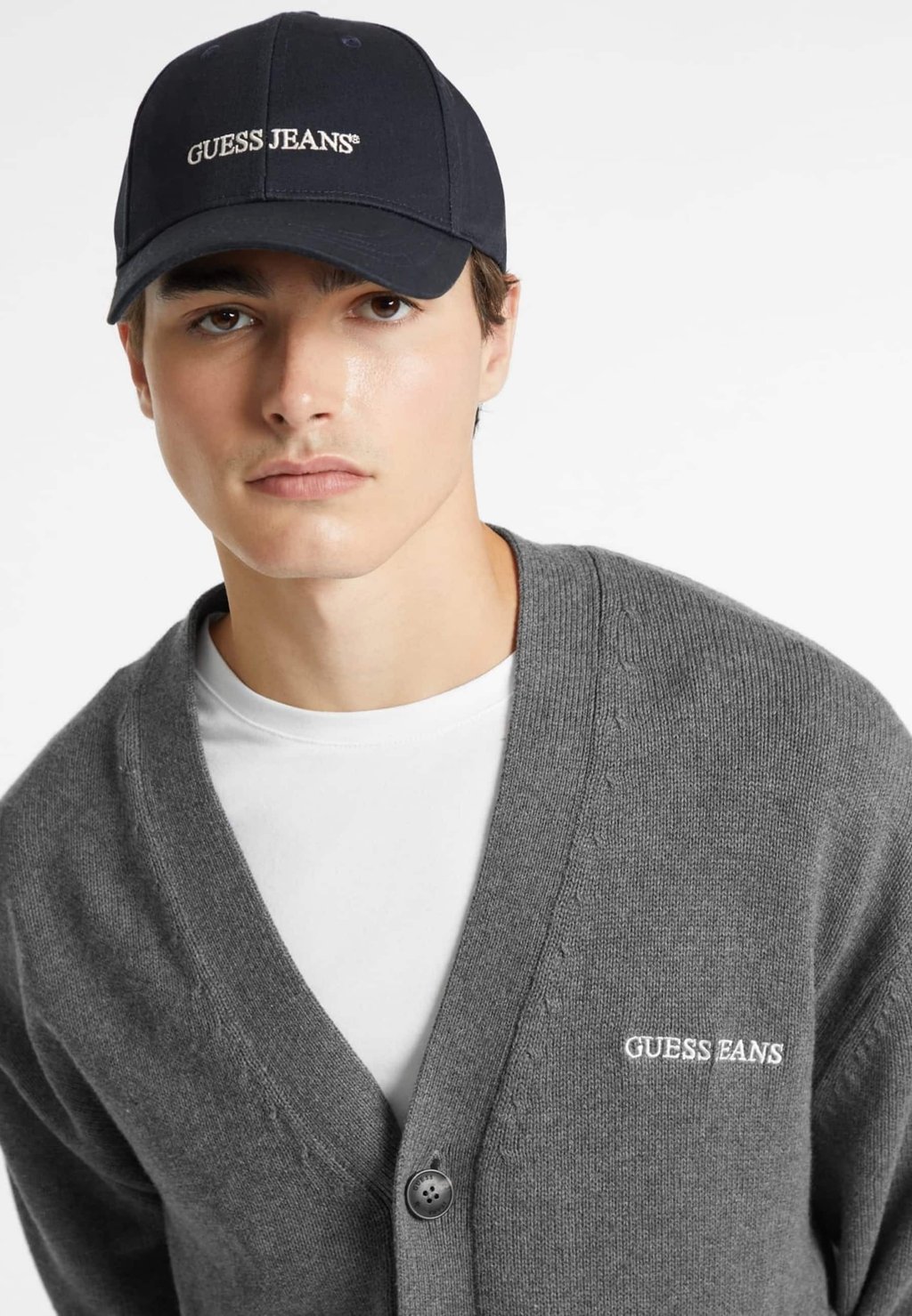 Бейсболка Guess Jeans, синий
Бейсболка Guess Jeans, синий