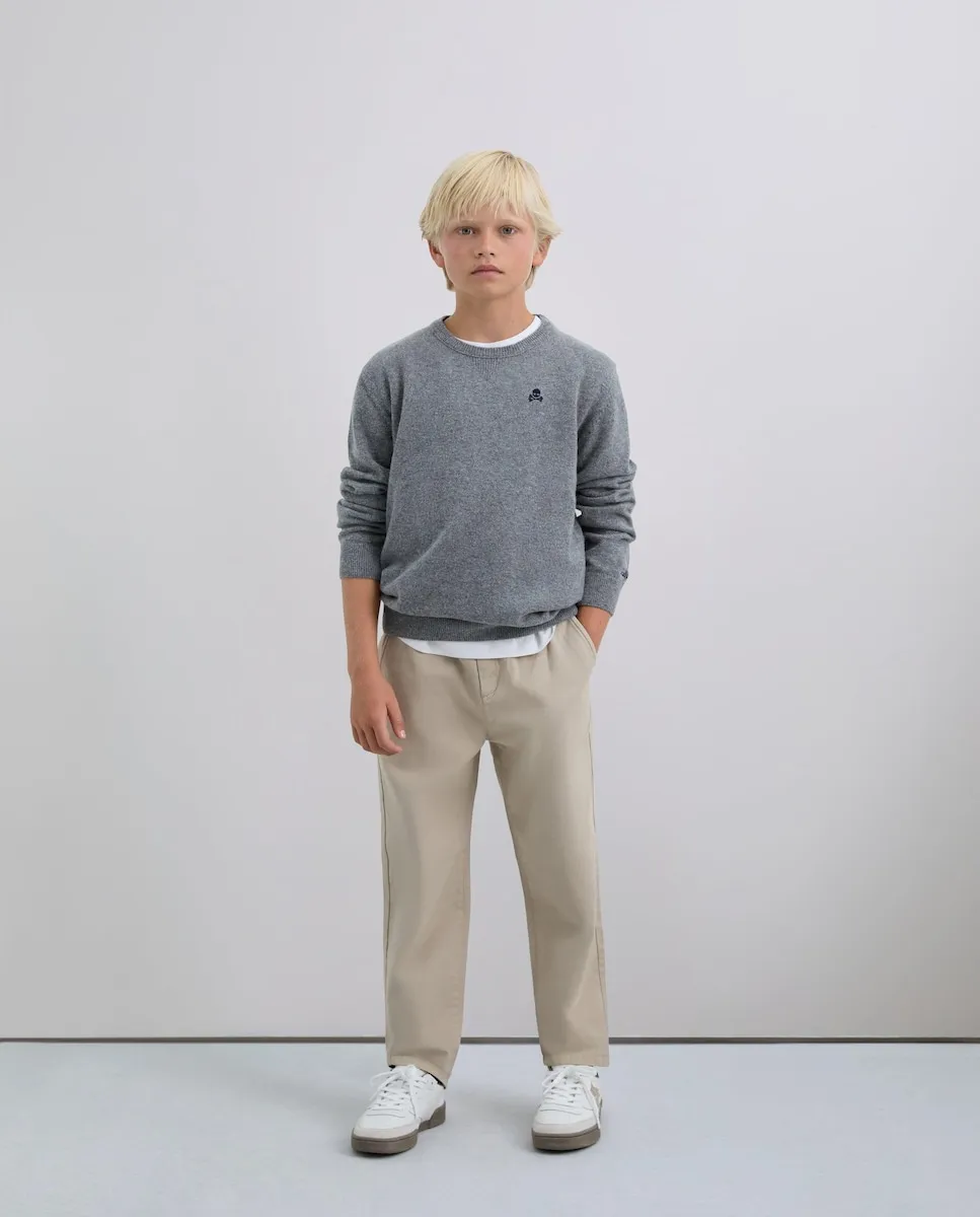 Детский свитер классического кроя с вышитым логотипом Scalpers, серый
Детский свитер классического кроя с вышитым логотипом Scalpers, серый