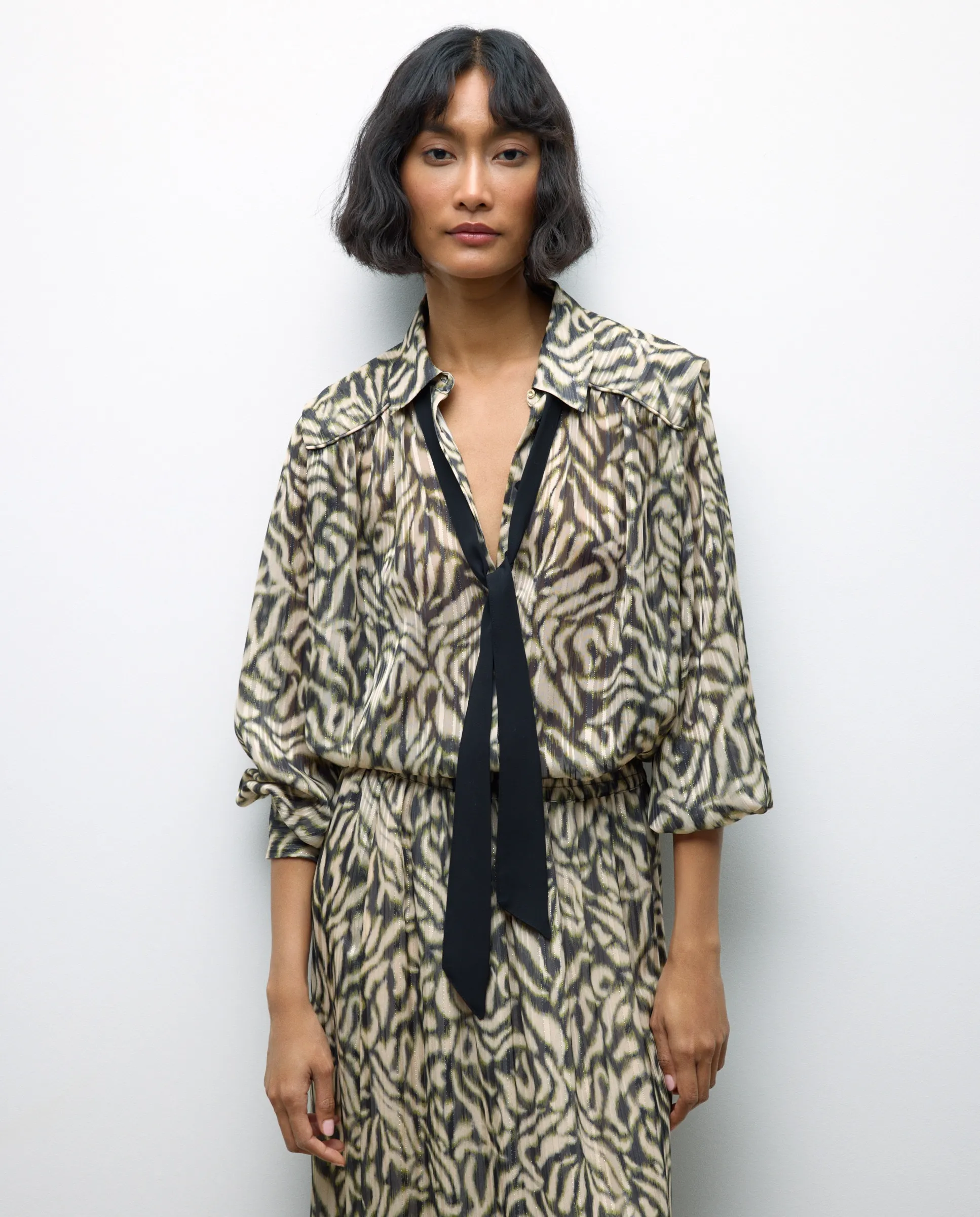 Блузка с длинным рукавом, принт с золотой нитью и шнуровкой Tintoretto, зеленый
Блузка с длинным рукавом, принт с золотой нитью и шнуровкой Tintoretto, зеленый