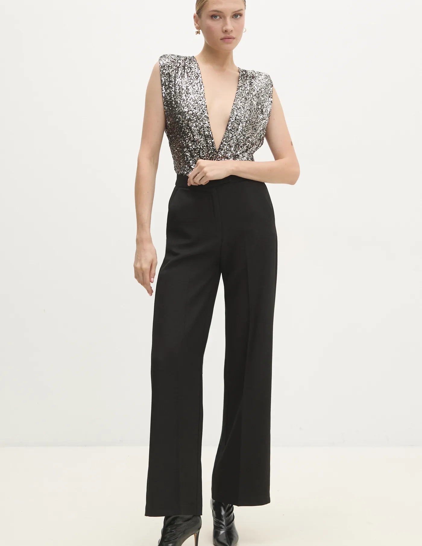 Брюки из смесовой шерсти Answear Lab, черный
Брюки из смесовой шерсти Answear Lab, черный