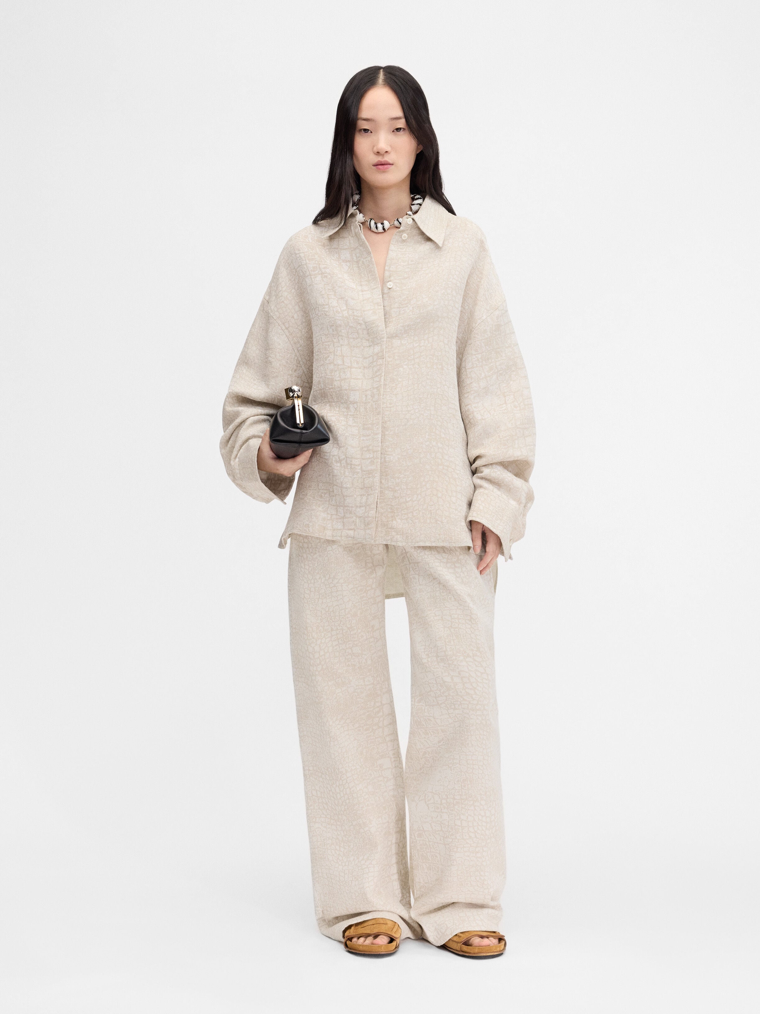 Рубашка свободного покроя из крокодиловой кожи JACQUEMUS The Pasadena shirt, бежевый
Рубашка свободного покроя из крокодиловой кожи JACQUEMUS The Pasadena shirt, бежевый