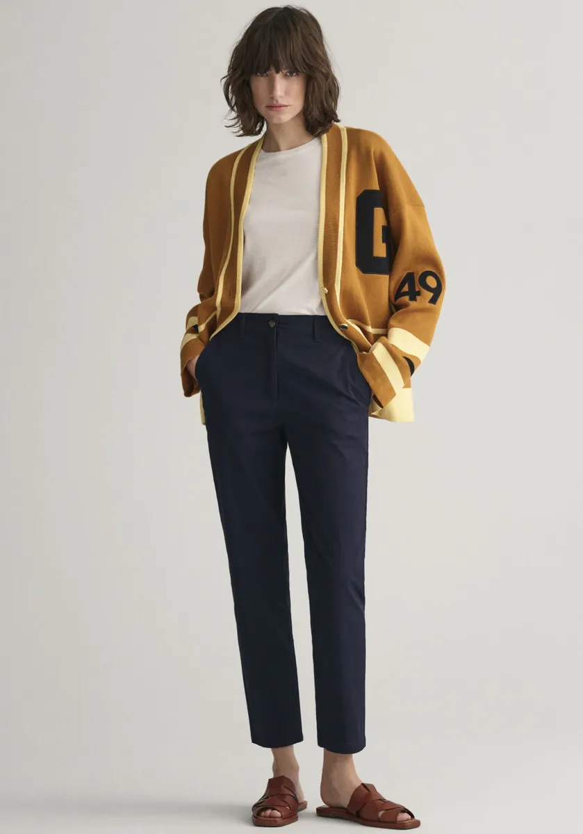 Брюки-чиносы "SLIM CHINOS", укороченной длины Gant, синий
Брюки-чиносы "SLIM CHINOS", укороченной длины Gant, синий