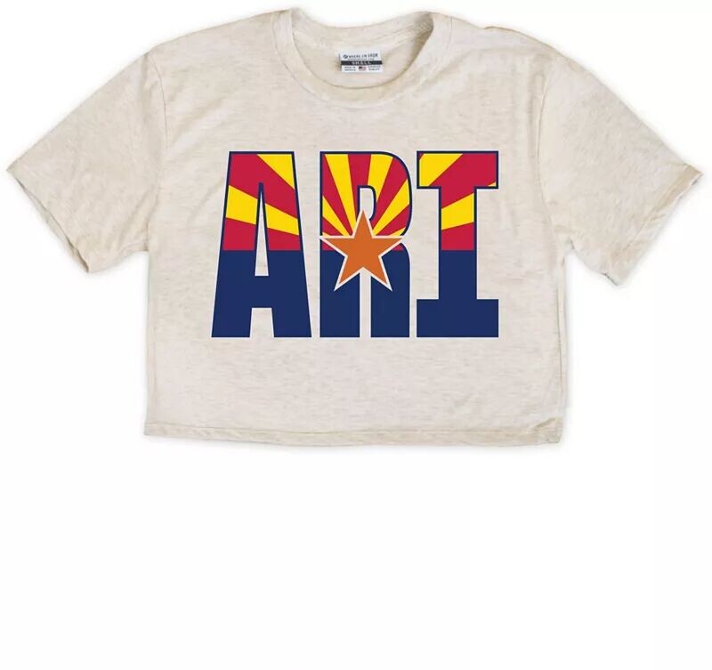 Женская овсяная укороченная футболка с инициалами флага Аризоны Where I'm From
Женская овсяная укороченная футболка с инициалами флага Аризоны Where I'm From