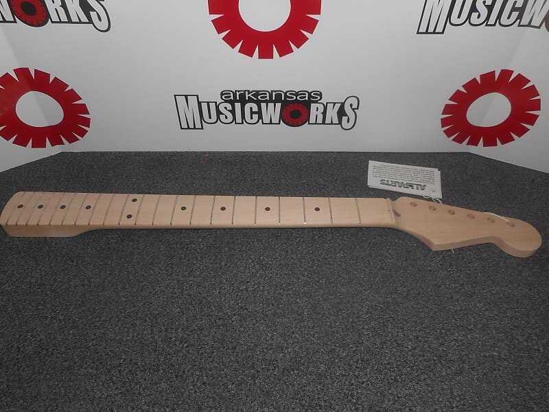 НОВИНКА Allparts Fender Licensed Strat Neck, клен, 21 лад - #SMO-21 NEW Fender Lic Stratocaster NECK Strat Unfinished 21 Fret SMO-21
НОВИНКА Allparts Fender Licensed Strat Neck, клен, 21 лад - #SMO-21 NEW Fender Lic Stratocaster NECK Strat Unfinished 21 Fret SMO-21