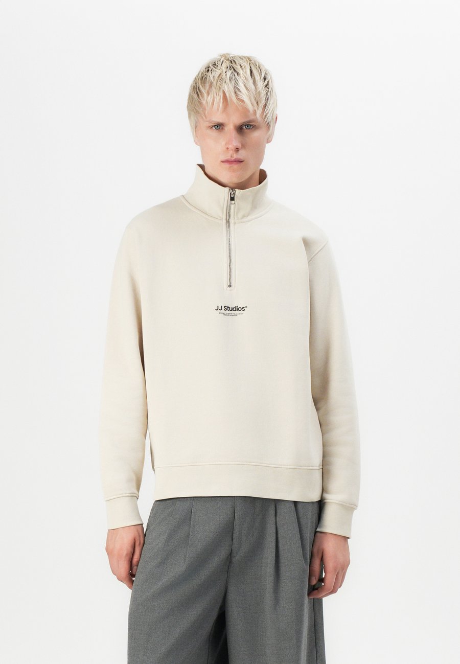 Толстовка Jack & Jones JJESOHO QUARTER ZIP, Moonbeam/Beige
Толстовка Jack & Jones JJESOHO QUARTER ZIP, Moonbeam/Beige
