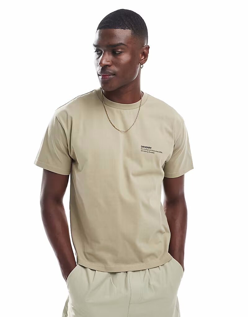 Футболка Dr Denim с короткими рукавами и круглым вырезом, графическим логотипом, нейтрально-бежевого цвета 
Футболка Dr Denim с короткими рукавами и круглым вырезом, графическим логотипом, нейтрально-бежевого цвета
