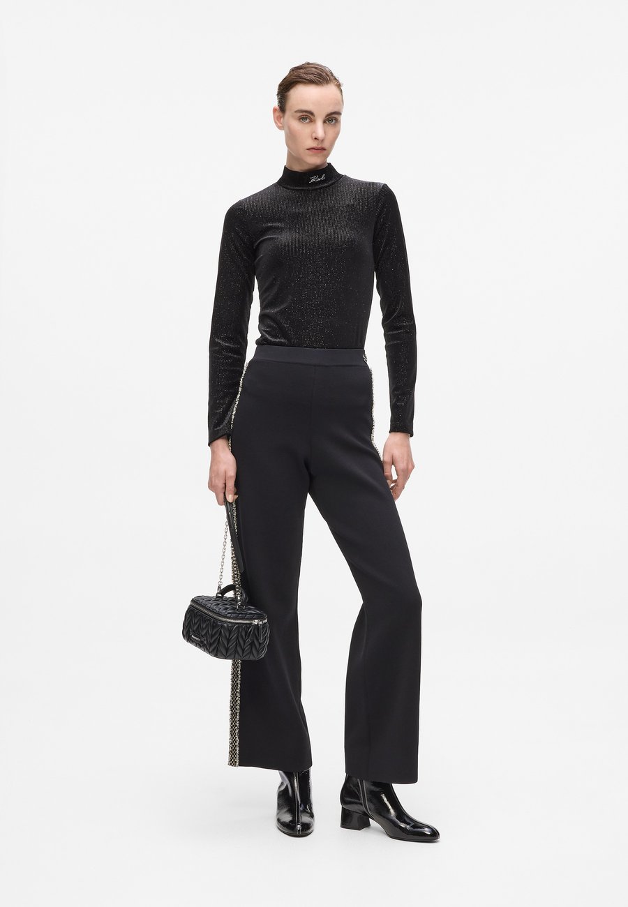 Сумка кросс-боди KARL LAGERFELD KWEAVE VANITY, Black-Nickel/Black
Сумка кросс-боди KARL LAGERFELD KWEAVE VANITY, Black-Nickel/Black