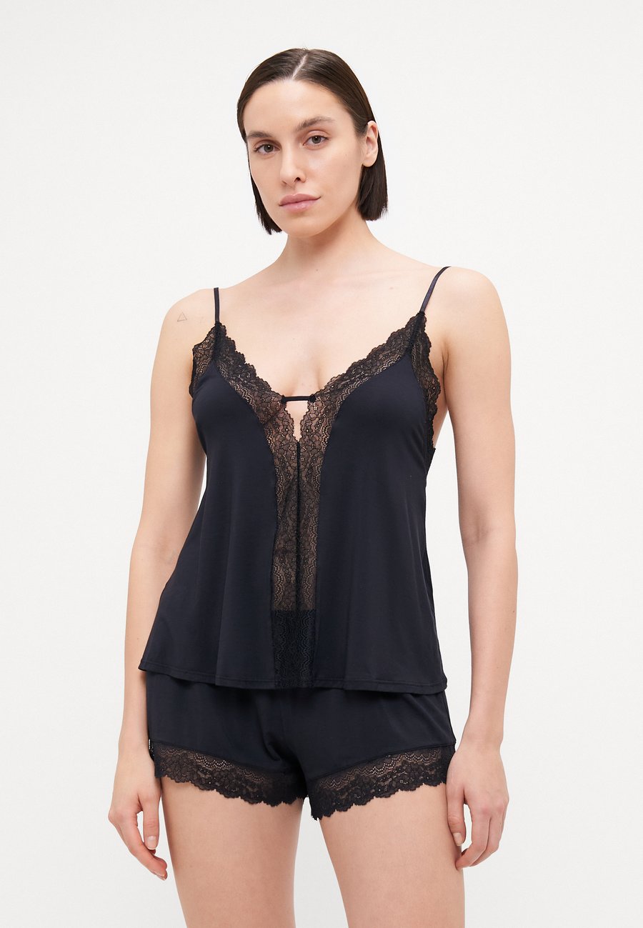 Пижамный комплект Eberjey LARA CAMI SHORT PJ, Black
Пижамный комплект Eberjey LARA CAMI SHORT PJ, Black