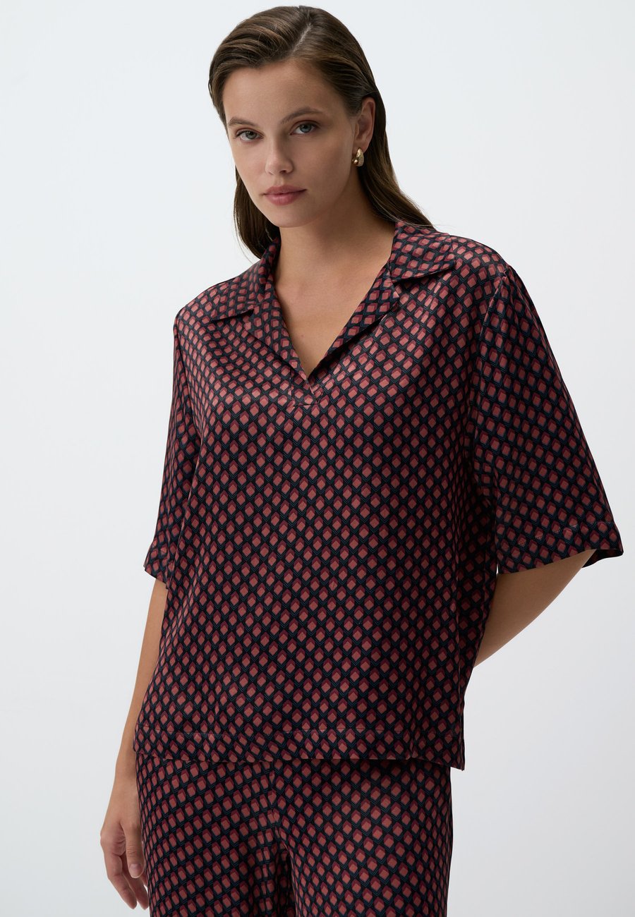 Блуза Jimmy Key PATTERNED, Bordeaux
Блуза Jimmy Key PATTERNED, Bordeaux