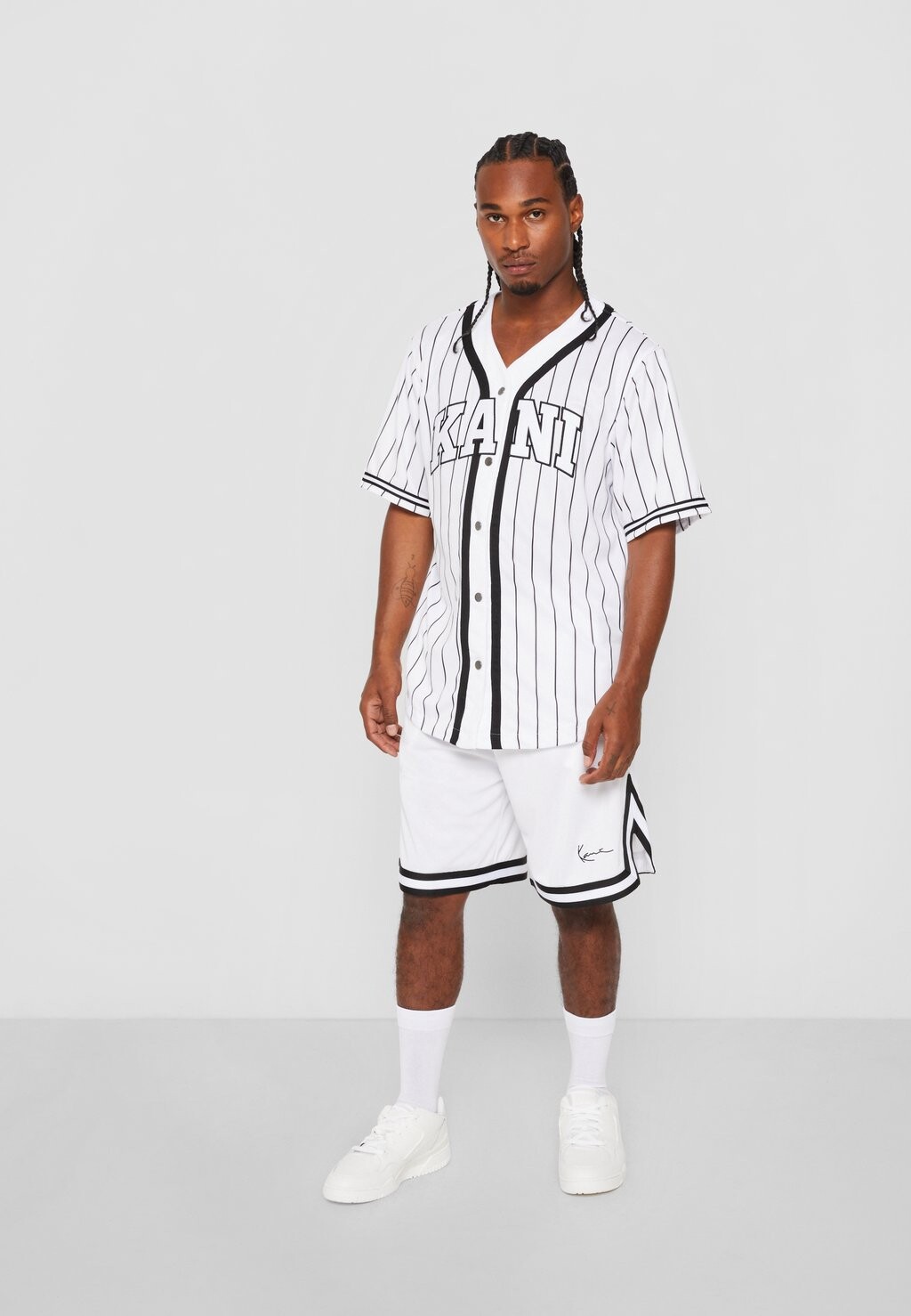 Рубашка БЕЙСБОЛЬНАЯ ФУТБОЛКА С SERIF В ТОННУЮ ПОЛОСКУ Karl Kani, белый
Рубашка БЕЙСБОЛЬНАЯ ФУТБОЛКА С SERIF В ТОННУЮ ПОЛОСКУ Karl Kani, белый
