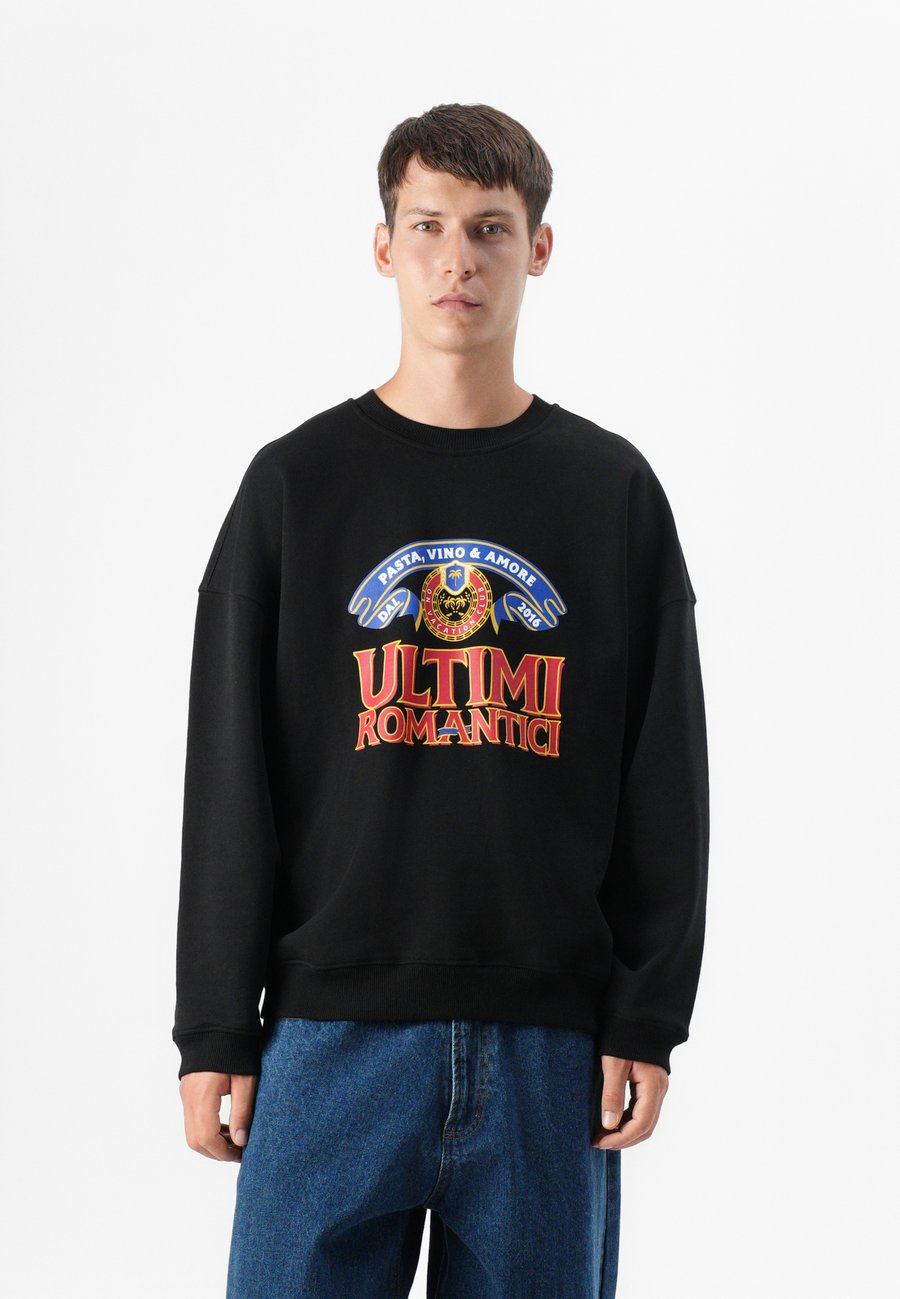 Толстовка On Vacation ULTIMI ROMANTICI SWEATER UNISEX, Black, Черный, Толстовка On Vacation ULTIMI ROMANTICI SWEATER UNISEX, Black
Толстовка On Vacation ULTIMI ROMANTICI SWEATER UNISEX, Black, Черный, Толстовка On Vacation ULTIMI ROMANTICI SWEATER UNISEX, Black