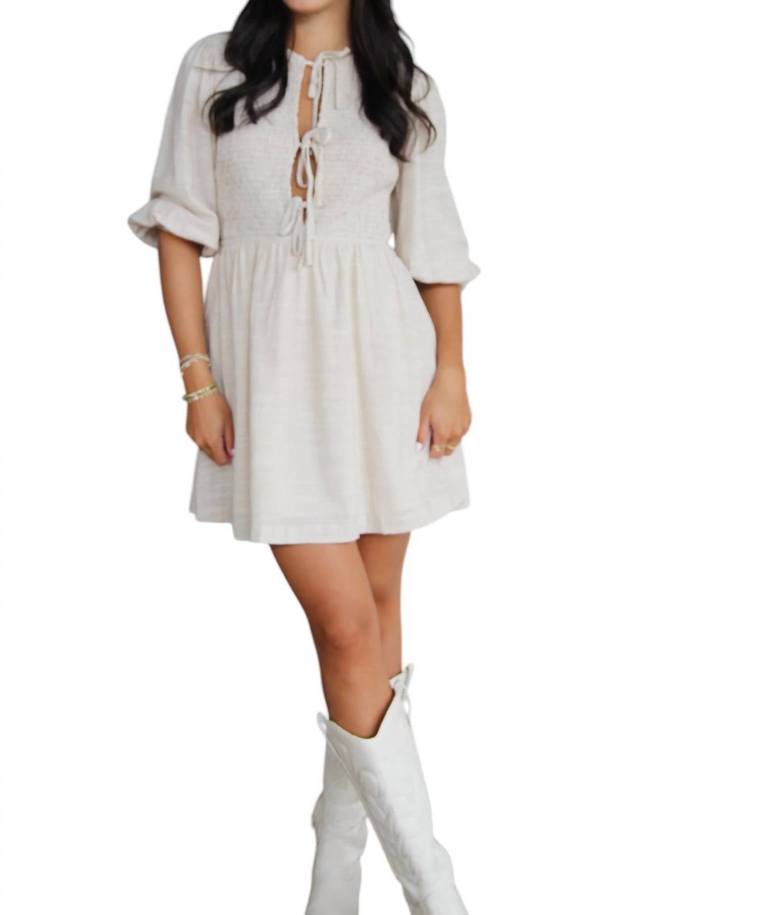 Мини-платье в полоску с бантом белого цвета Illa Illa
Мини-платье в полоску с бантом белого цвета Illa Illa