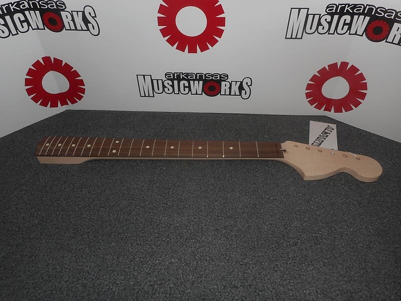 Большой кленовый гриф передней бабки Allparts Fender по лицензии CBSA для Strat - #LRO-B
Большой кленовый гриф передней бабки Allparts Fender по лицензии CBSA для Strat - #LRO-B
