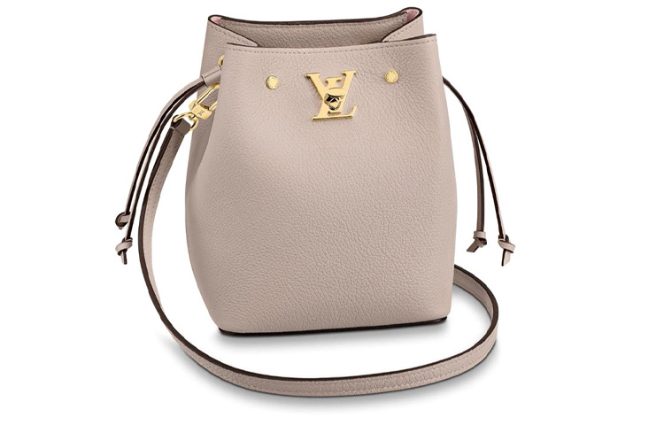 LOUIS VUITTON Сумка-ведро из зернистой телячьей кожи через плечо женская розово-серая
LOUIS VUITTON Сумка-ведро из зернистой телячьей кожи через плечо женская розово-серая