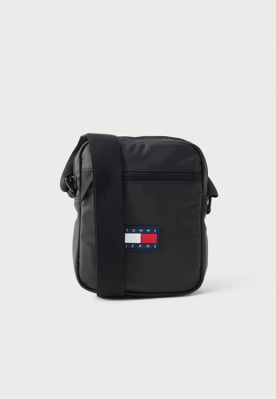 Сумка кросс-боди Tommy Jeans DAILY TECH REPORTER, Black
Сумка кросс-боди Tommy Jeans DAILY TECH REPORTER, Black