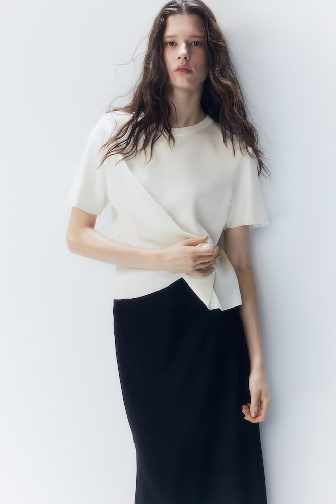 Футболка из тонкого трикотажа H&M, белый
Футболка из тонкого трикотажа H&M, белый