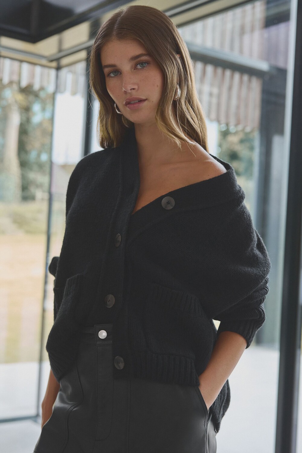 Мягкий на ощупь вязаный кардиган из смеси шерсти яка с передним карманом Next, черный
Мягкий на ощупь вязаный кардиган из смеси шерсти яка с передним карманом Next, черный