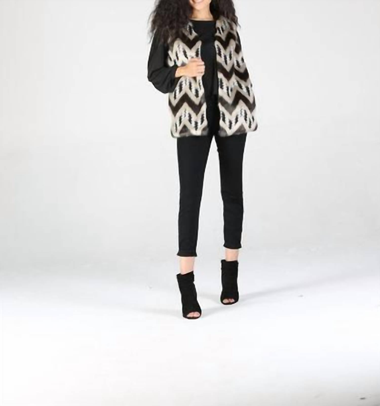 Выкройка жилета в черно-коричневом цвете Angie, Черный, Выкройка жилета в черно-коричневом цвете Angie
Выкройка жилета в черно-коричневом цвете Angie, Черный, Выкройка жилета в черно-коричневом цвете Angie