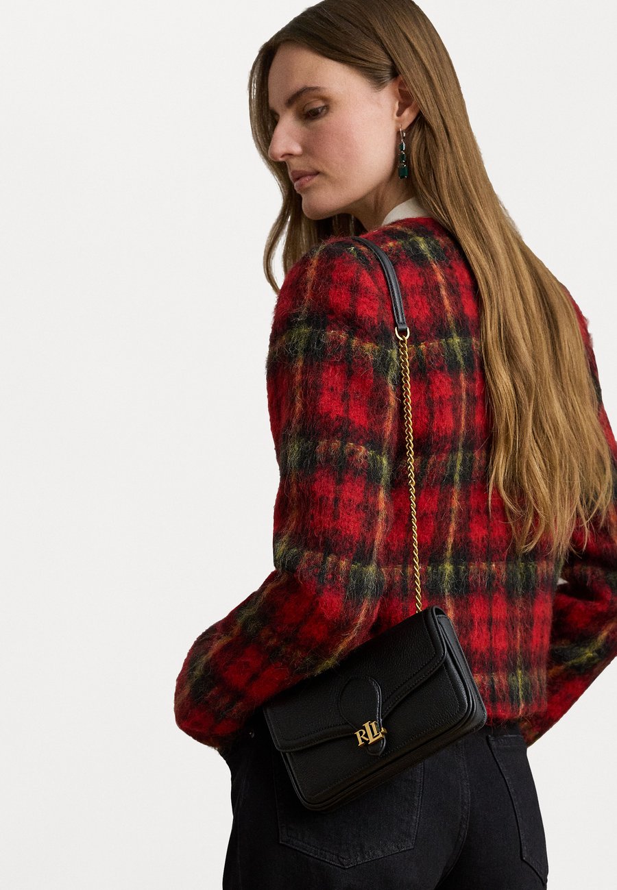 Сумка кросс-боди Lauren Ralph Lauren PEBBLED LEATHER BRADLEY CROSSBODY WALLET, Black
Сумка кросс-боди Lauren Ralph Lauren PEBBLED LEATHER BRADLEY CROSSBODY WALLET, Black