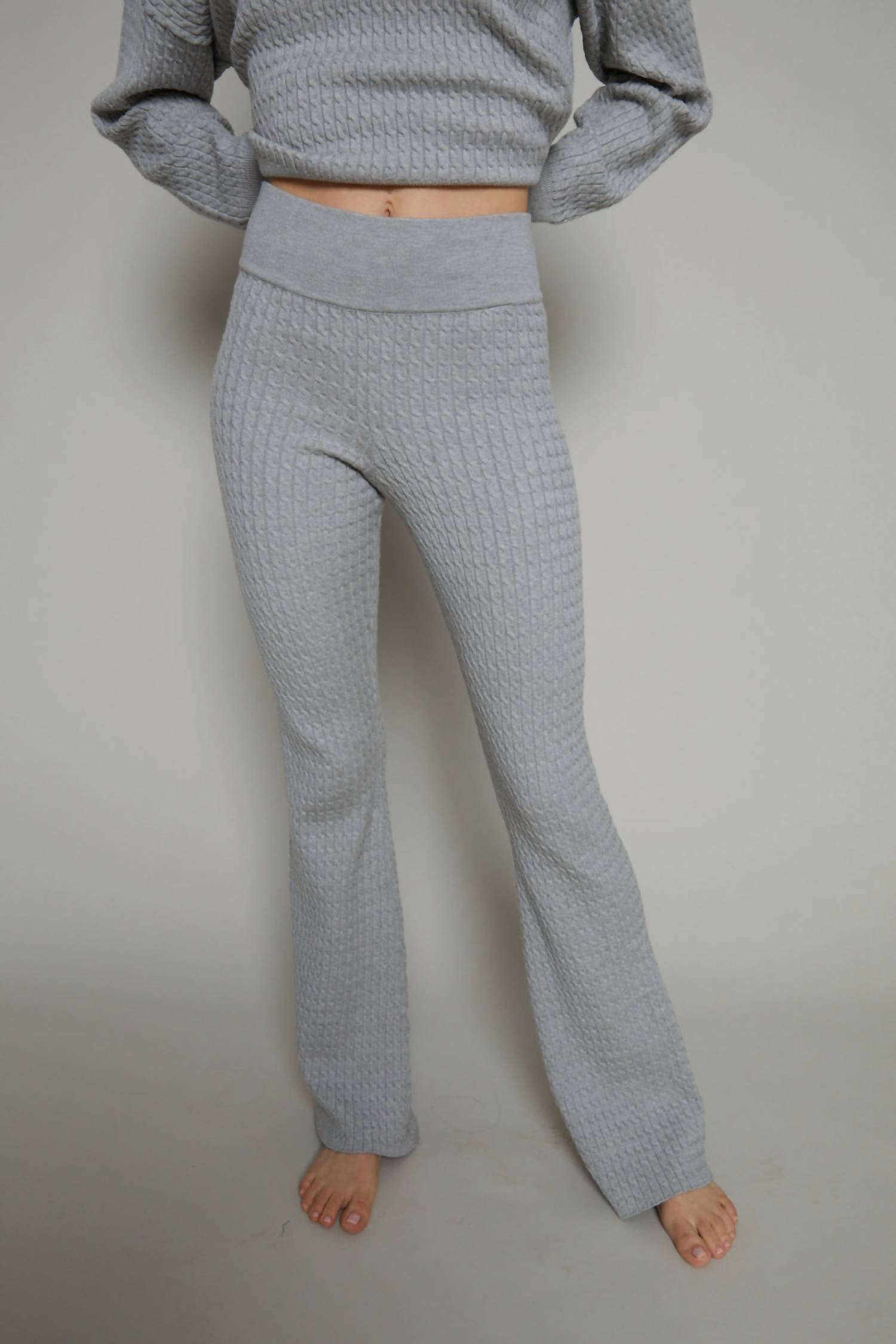 Леггинсы Chloe Cable Knit с расклешенным лифом нежно-серого цвета Sister Bloom, Soft Grey
Леггинсы Chloe Cable Knit с расклешенным лифом нежно-серого цвета Sister Bloom, Soft Grey