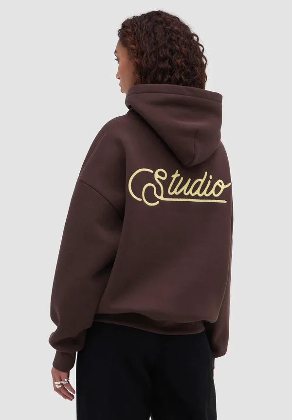 Худи gustaf Wrstbhvr, Chocolate Brown, Коричневый, Худи gustaf Wrstbhvr, Chocolate Brown
Худи gustaf Wrstbhvr, Chocolate Brown, Коричневый, Худи gustaf Wrstbhvr, Chocolate Brown