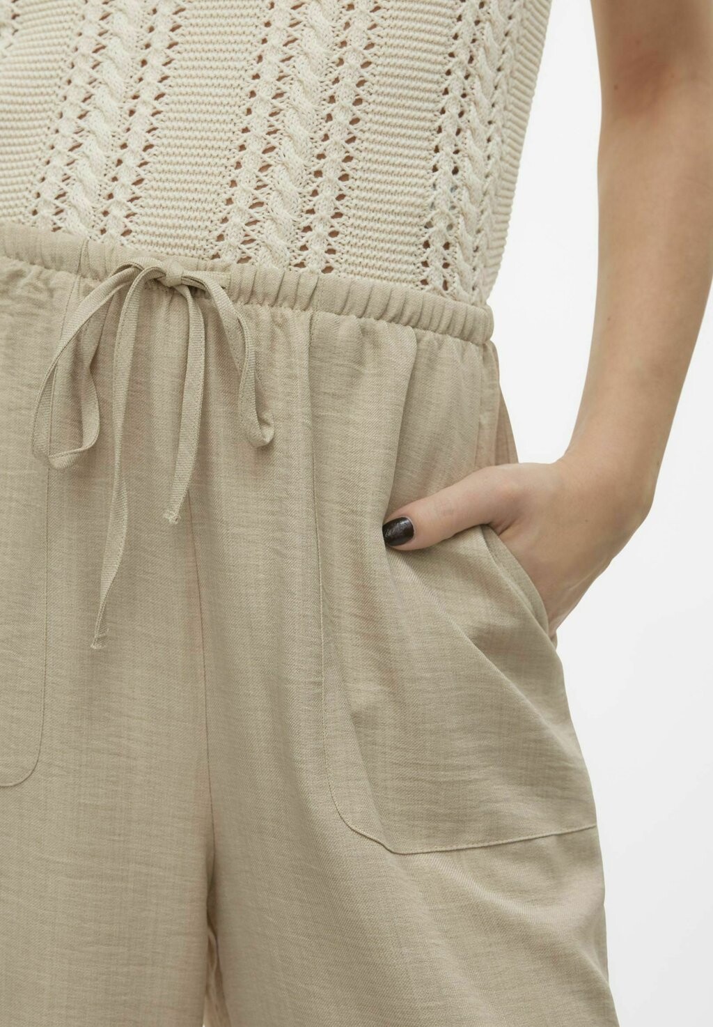 Брюки MIT WEITEM BEINSCHNITT VMMELANEY HOHE TAILLE Vero Moda, бежевый
Брюки MIT WEITEM BEINSCHNITT VMMELANEY HOHE TAILLE Vero Moda, бежевый