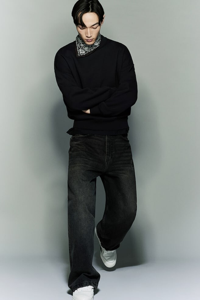 Хлопковая толстовка свободного кроя H&M, черный
Хлопковая толстовка свободного кроя H&M, черный