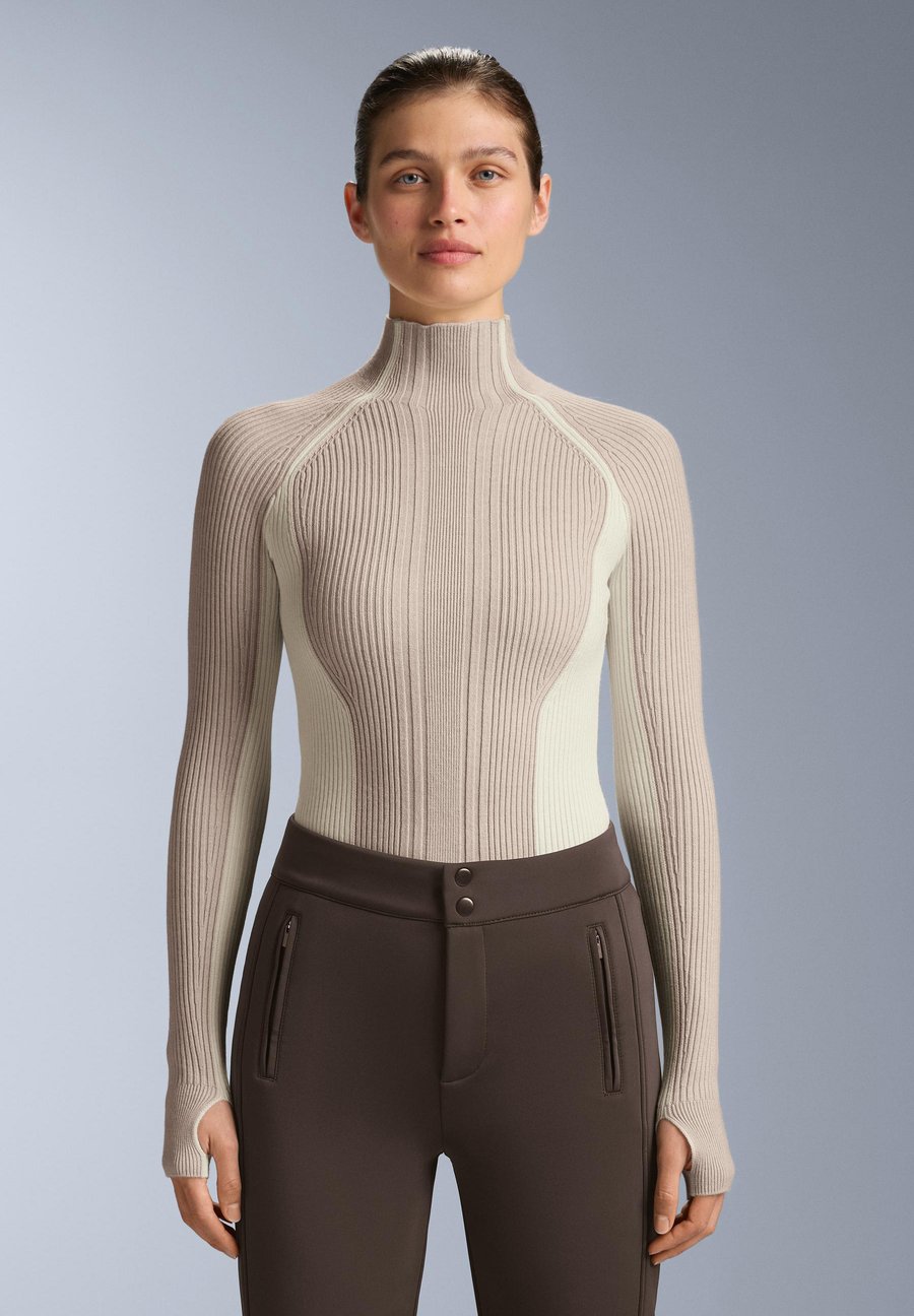 Джемпер OYSHO THERMAL BASE LAYER WITH CONTRAST , Sand
Джемпер OYSHO THERMAL BASE LAYER WITH CONTRAST , Sand