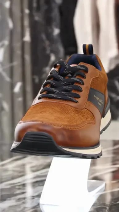 Кожаные кроссовки Bugatti, мультиколор
Кожаные кроссовки Bugatti, мультиколор