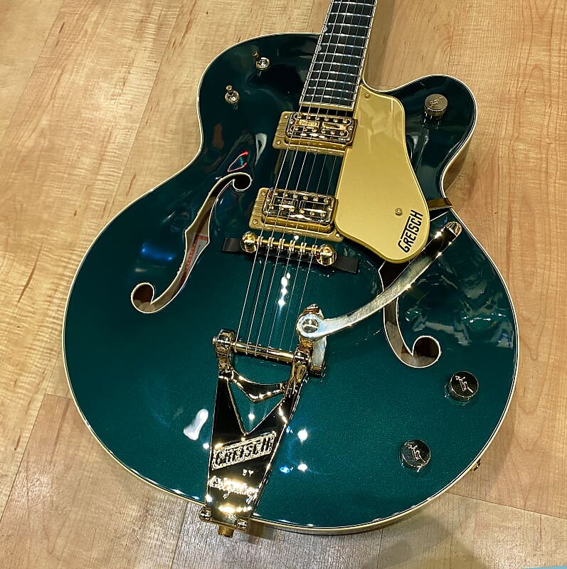 Gretsch G6196T-59 Vintage Select Edition '59 Country Club 2022 — Cadillac Green Lacquer
Gretsch G6196T-59 Vintage Select Edition '59 Country Club 2022 — Cadillac Green Lacquer
