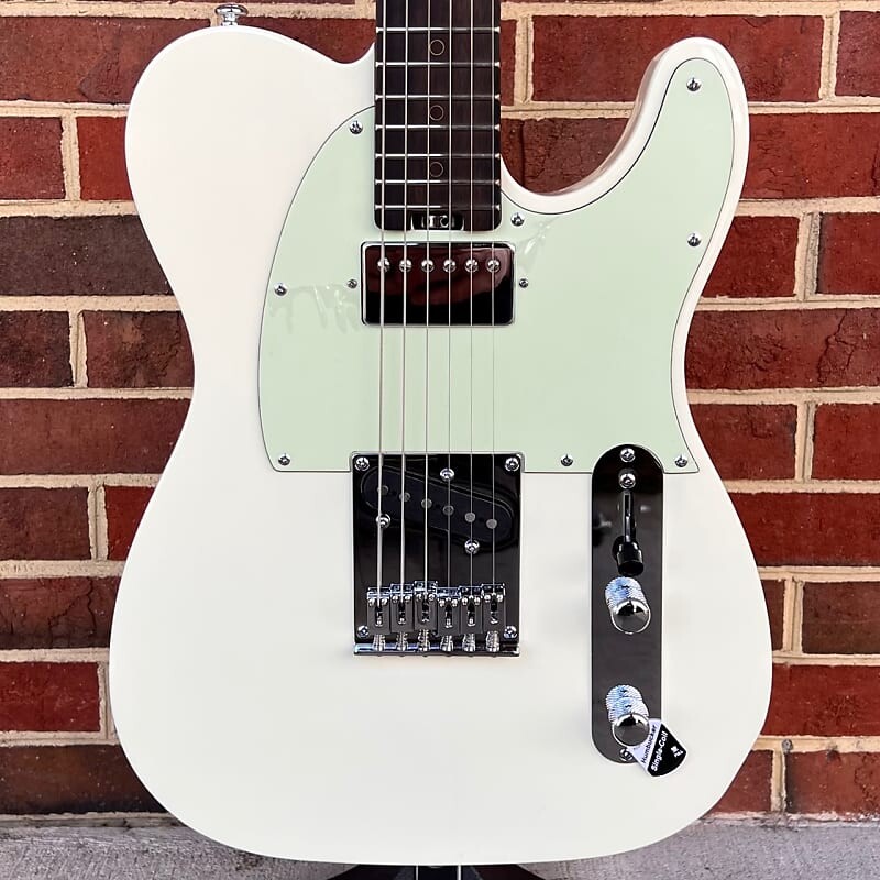 Schecter Nick Johnston PT, Atomic Snow, гриф из жареного клена, гриф из черного дерева, колки с замком
Schecter Nick Johnston PT, Atomic Snow, гриф из жареного клена, гриф из черного дерева, колки с замком
