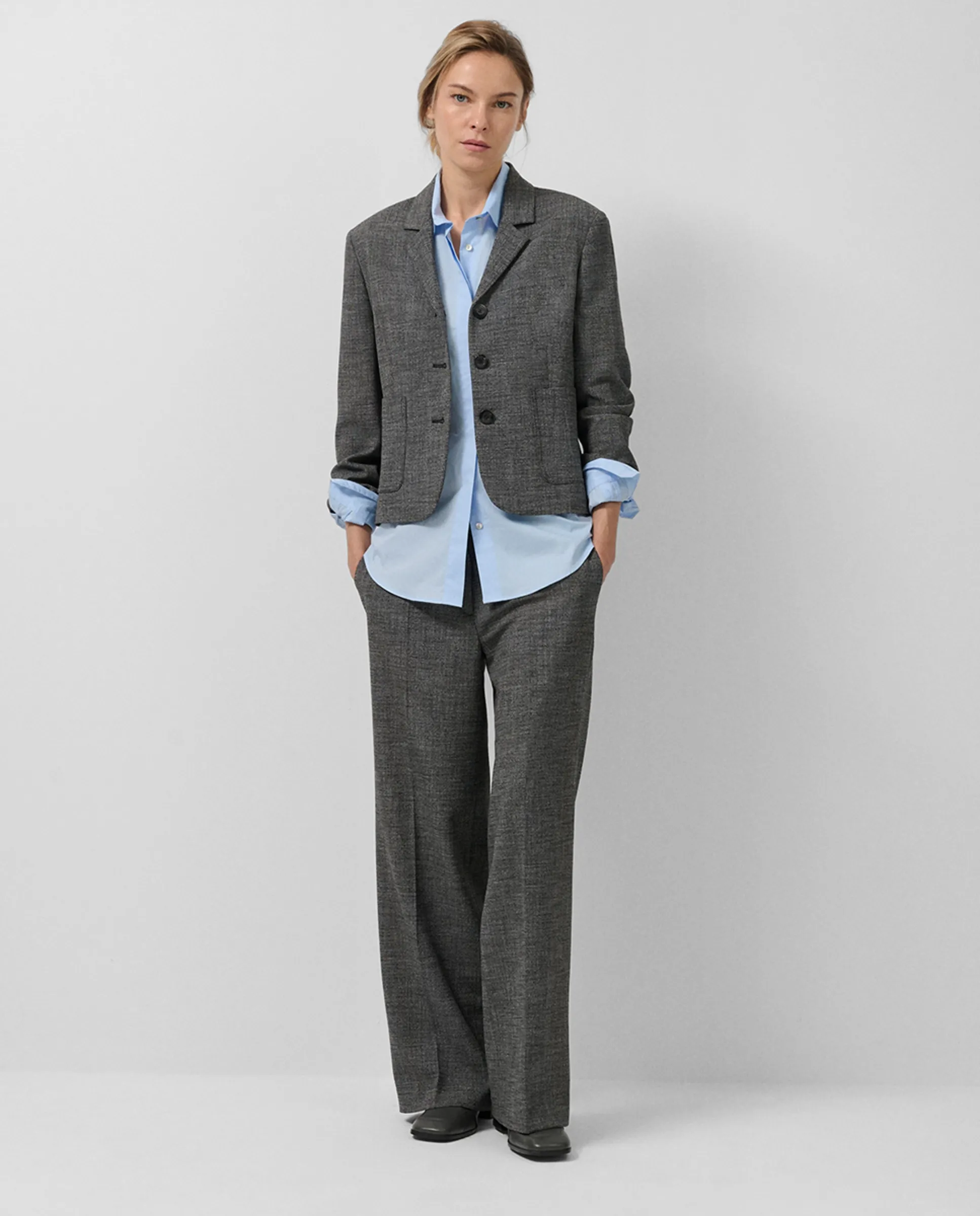 Женская короткая куртка с лацканами Roberto Verino, темно-серый
Женская короткая куртка с лацканами Roberto Verino, темно-серый