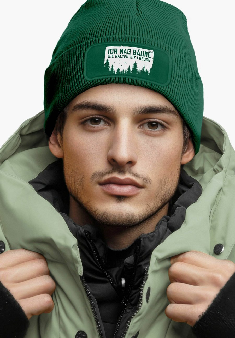 Шапка MoonWorks MIT PATCH MIT SPRUCH ICH MAG BÄUME, Dunkelgrün/Dark Green
Шапка MoonWorks MIT PATCH MIT SPRUCH ICH MAG BÄUME, Dunkelgrün/Dark Green