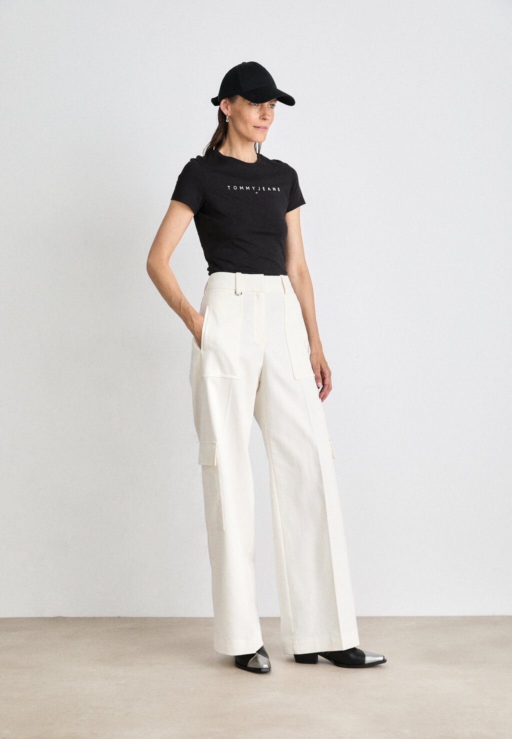 Футболка с принтом Slim Linear Tee Tommy Hilfiger, черная
Футболка с принтом Slim Linear Tee Tommy Hilfiger, черная