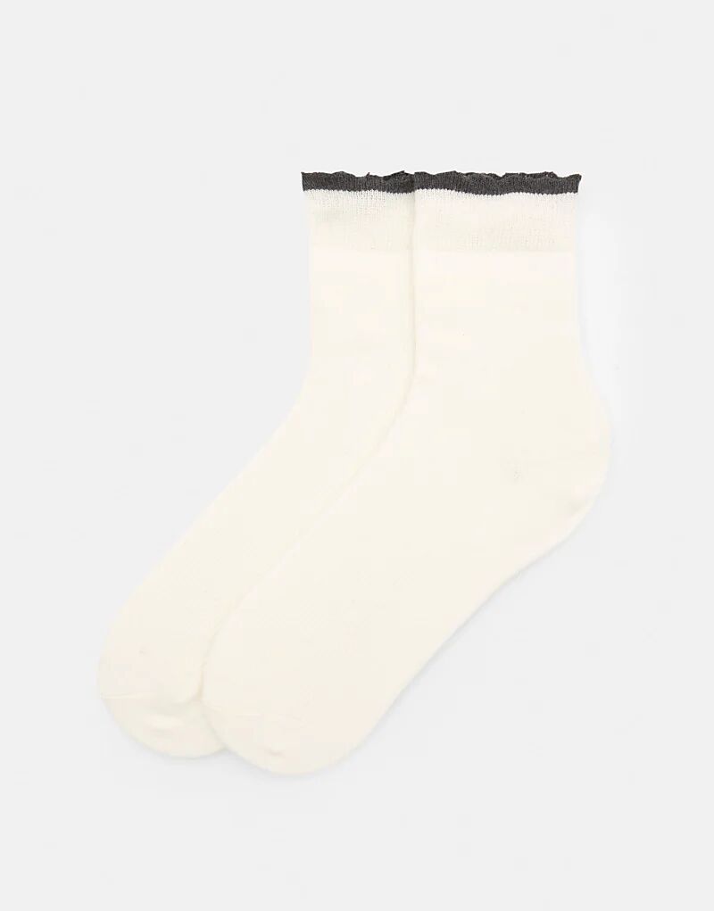 Носки Pull&Bear Contrast с манжетами белого цвета
Носки Pull&Bear Contrast с манжетами белого цвета