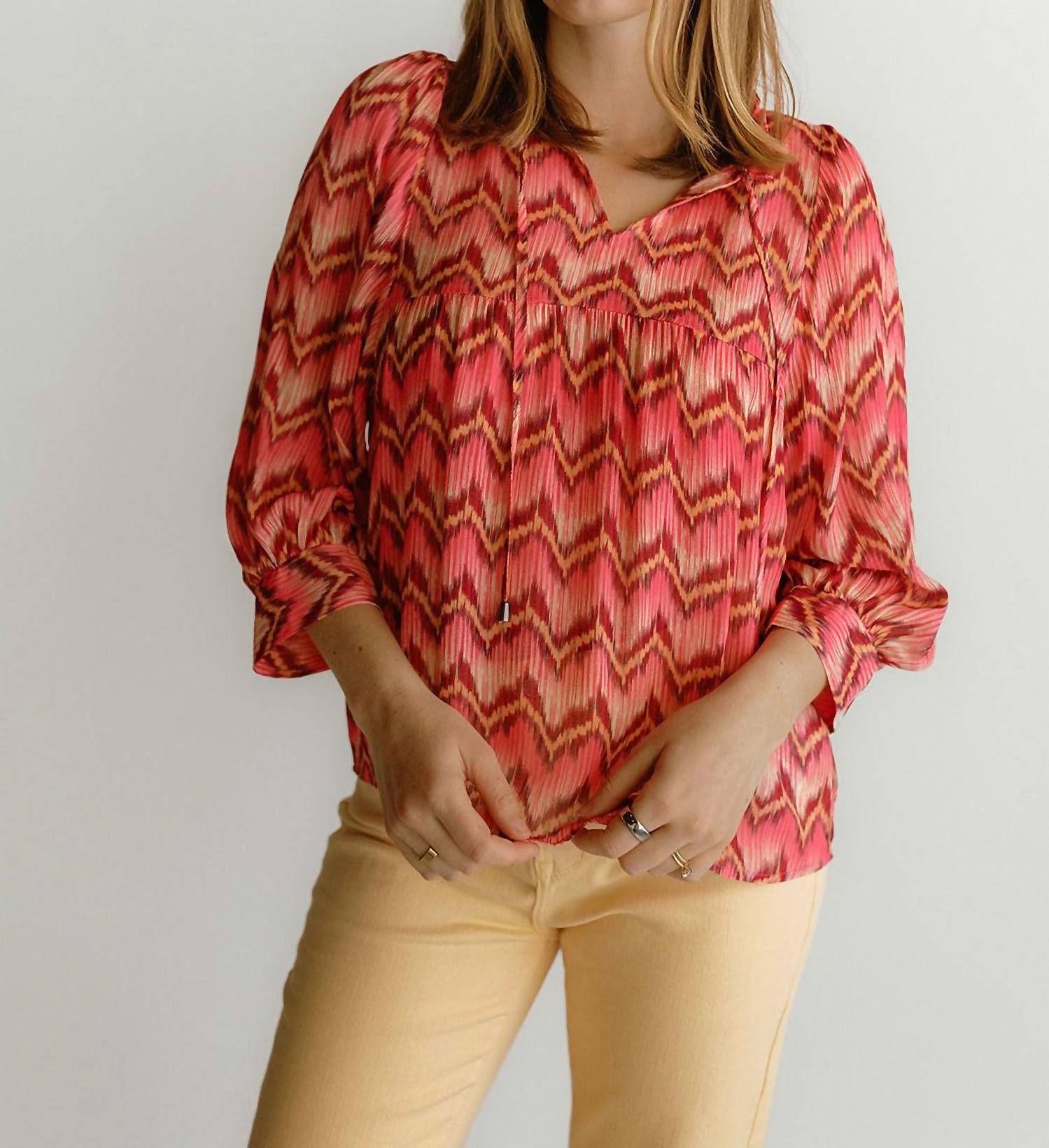 Блузка с широкими рукавами розового цвета ESQUALO
Блузка с широкими рукавами розового цвета ESQUALO