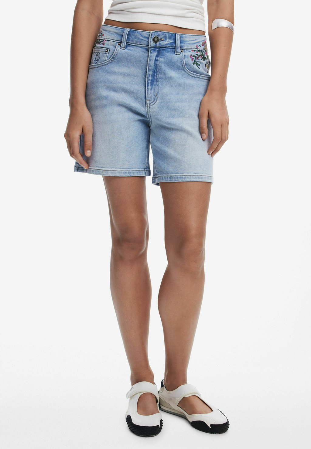 Джинсовые шорты EMBROIDERED Desigual, синий
Джинсовые шорты EMBROIDERED Desigual, синий