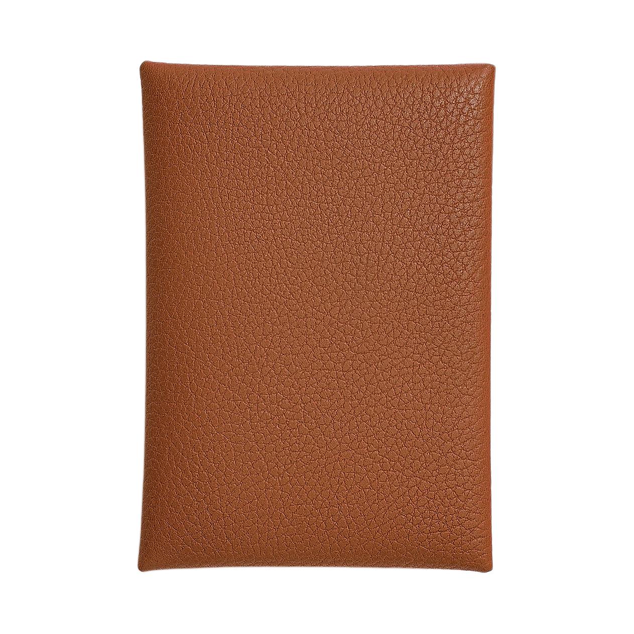 HERMES Картхолдер Calvi Duo Barenia Faubourg из телячьей кожи женский 34 Fauve светло-рыжий
HERMES Картхолдер Calvi Duo Barenia Faubourg из телячьей кожи женский 34 Fauve светло-рыжий