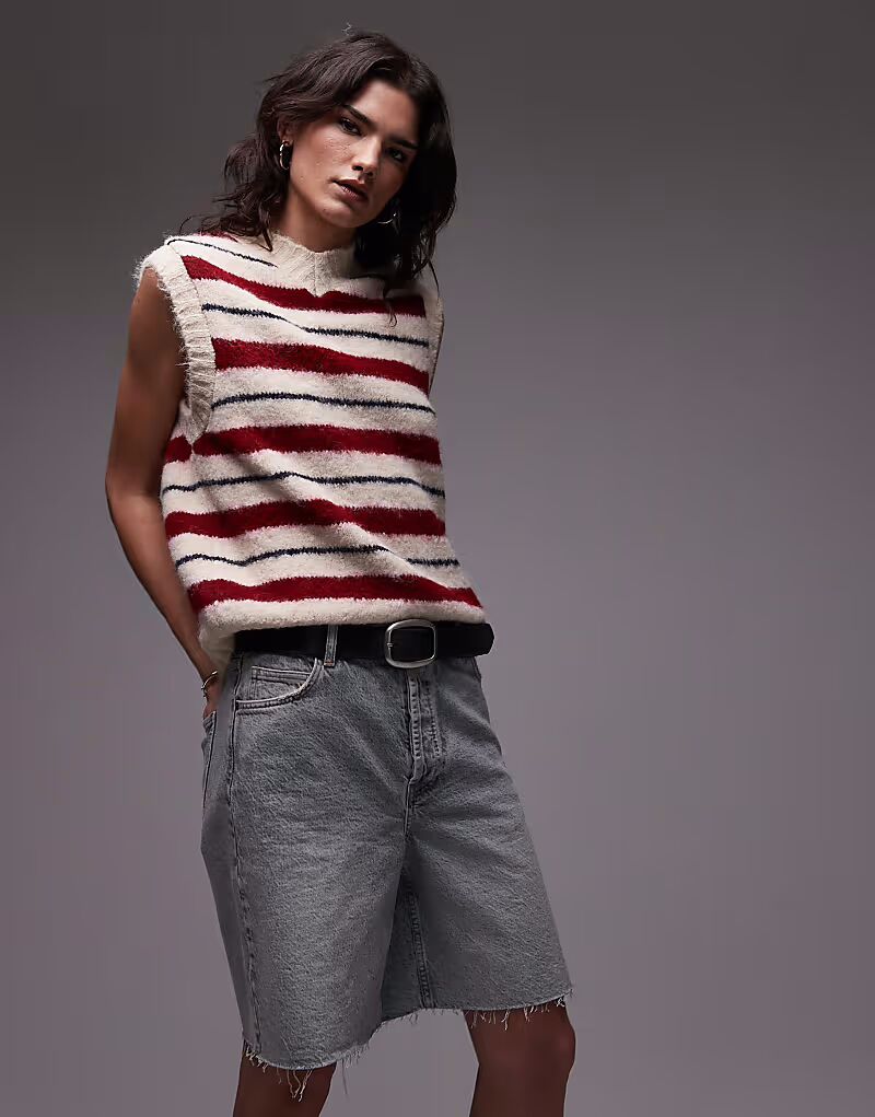 Майка Topshop из шерстяной смеси с высоким воротом в красную и розовую полоску
Майка Topshop из шерстяной смеси с высоким воротом в красную и розовую полоску