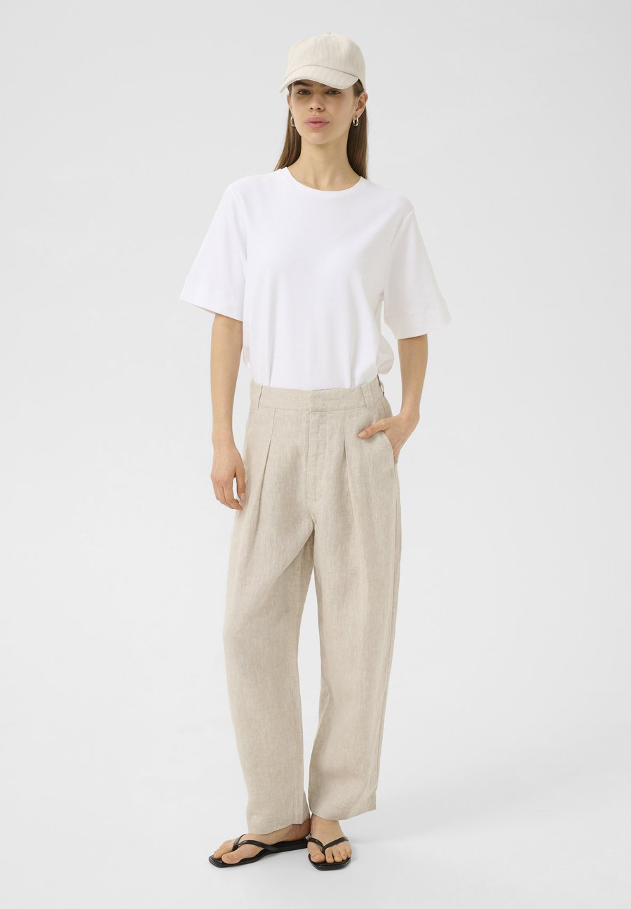 Бейсболка InWear AILEY, Whisper White/Off-White
Бейсболка InWear AILEY, Whisper White/Off-White