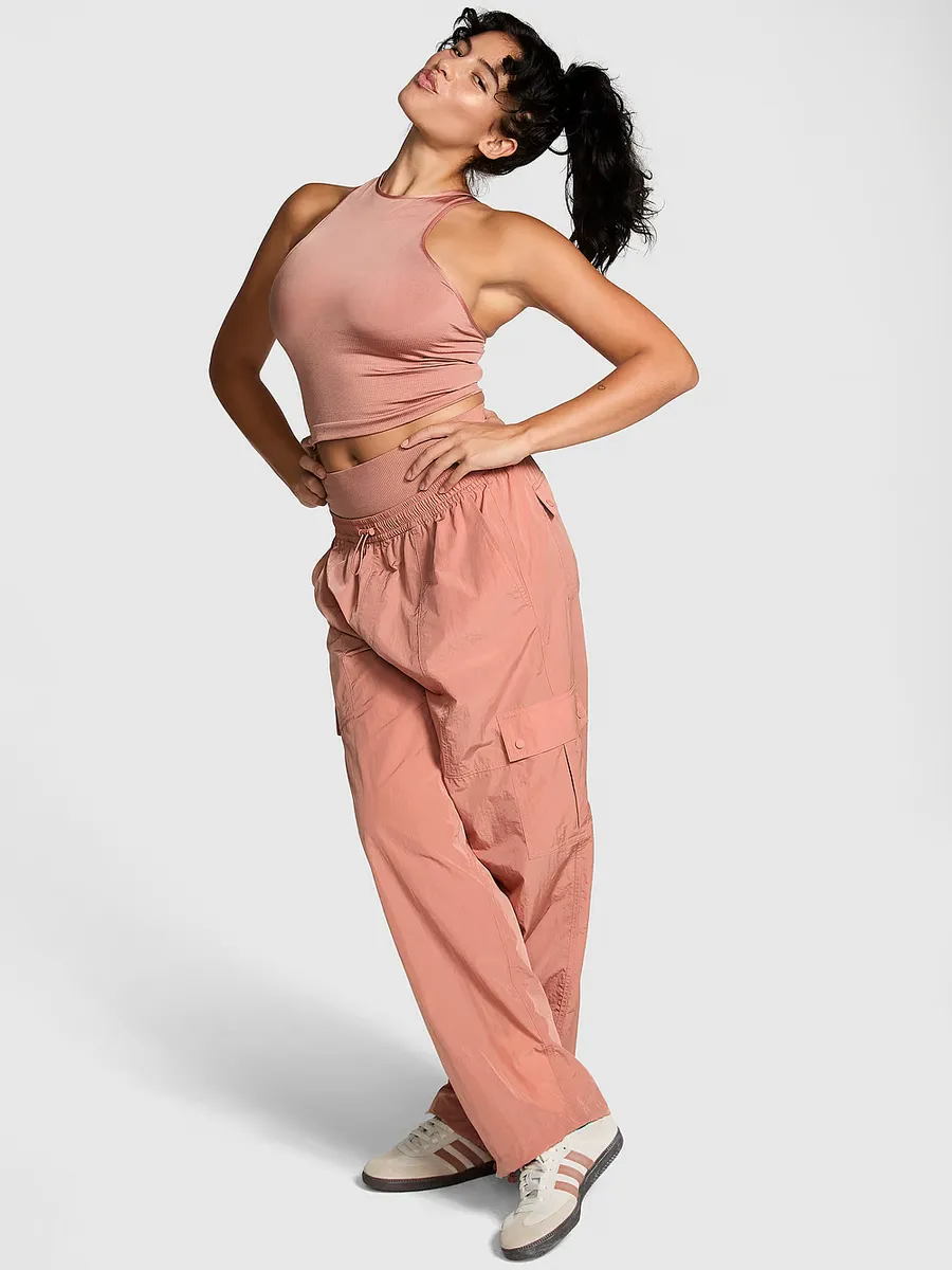 Бесшовный бюстгальтер-майка с лямкой на бретельках Pink, бежевый
Бесшовный бюстгальтер-майка с лямкой на бретельках Pink, бежевый