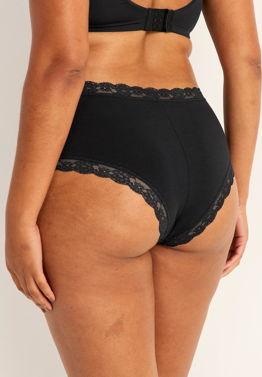 Брифы Cellbes of Sweden 3 PACK WITH BRAZILIAN CUT, Black
Брифы Cellbes of Sweden 3 PACK WITH BRAZILIAN CUT, Black