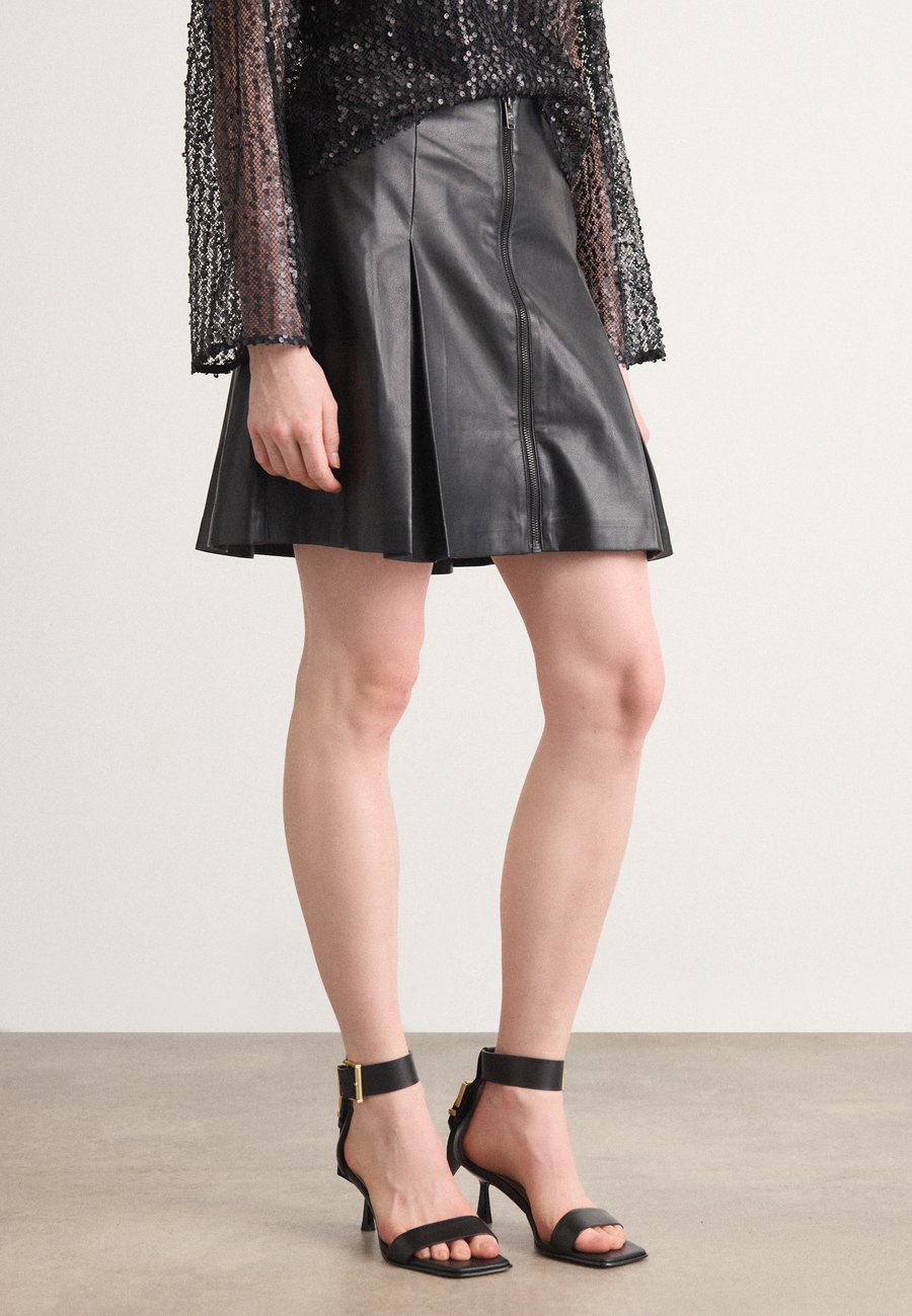 Юбка DKNY FRONT PLEAT ZIP UP SKIRT, Black
Юбка DKNY FRONT PLEAT ZIP UP SKIRT, Black