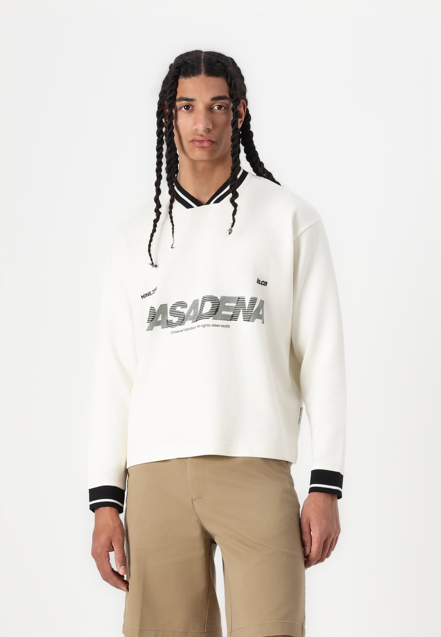 Толстовка Jack & Jones HORIZON V-NECK, Cloud Dancer/Off-White
Толстовка Jack & Jones HORIZON V-NECK, Cloud Dancer/Off-White