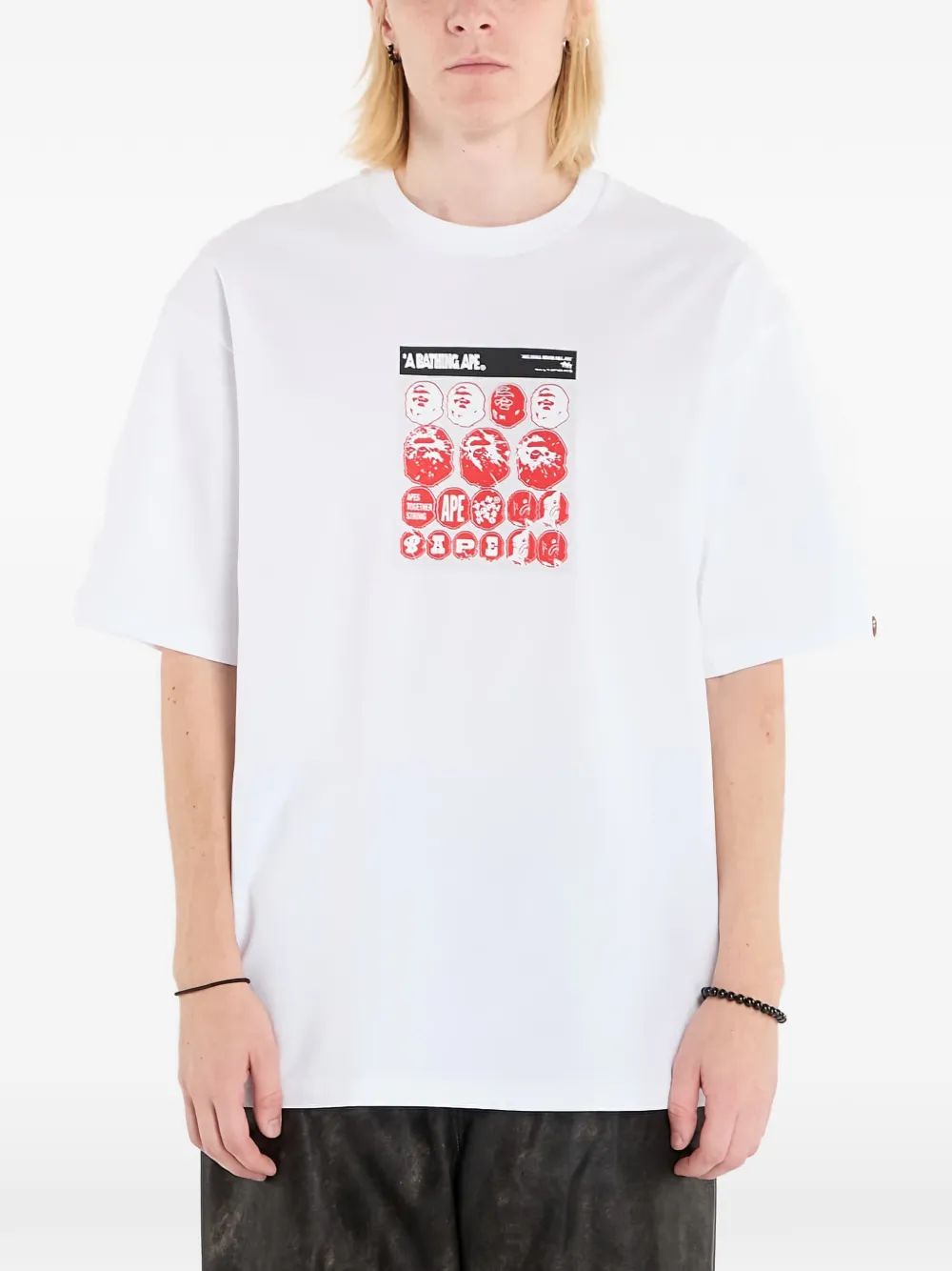 Футболка с принтом-наклейкой A Bathing Ape, белый
Футболка с принтом-наклейкой A Bathing Ape, белый