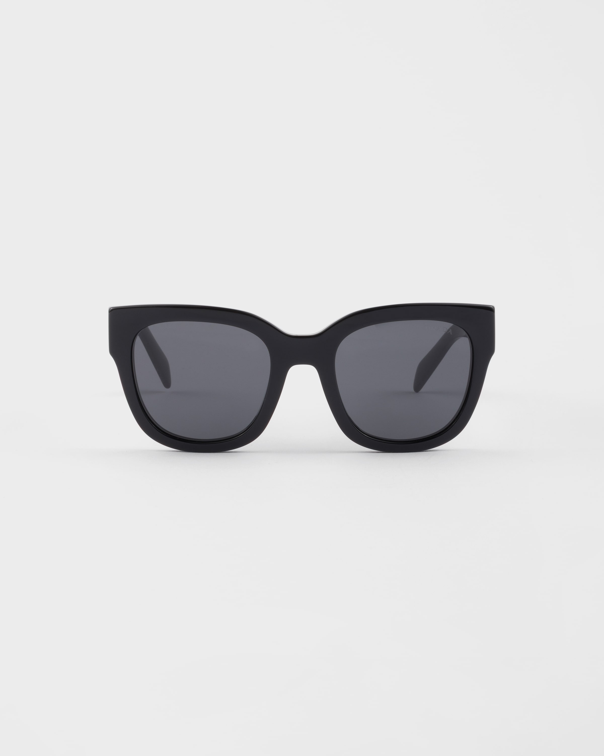 Солнцезащитные очки с логотипом Prada, серый
Солнцезащитные очки с логотипом Prada, серый