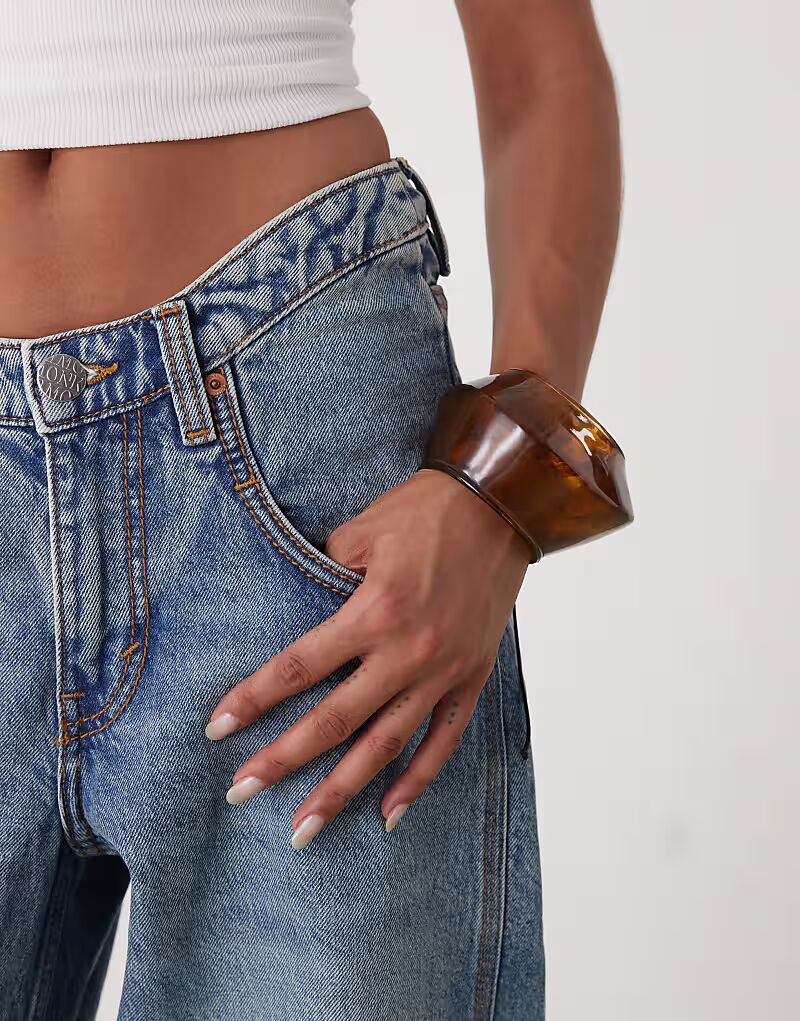 Браслет Torte большого размера коричневого цвета Reclaimed Vintage
Браслет Torte большого размера коричневого цвета Reclaimed Vintage