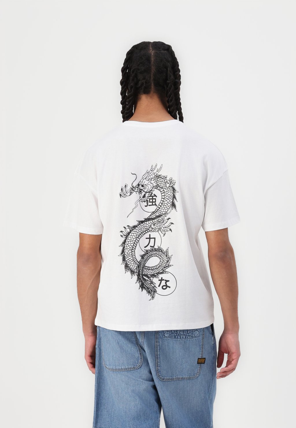 Футболка с принтом JJDRAGON TEE CREW NECK Jack & Jones, белый 
Футболка с принтом JJDRAGON TEE CREW NECK Jack & Jones, белый